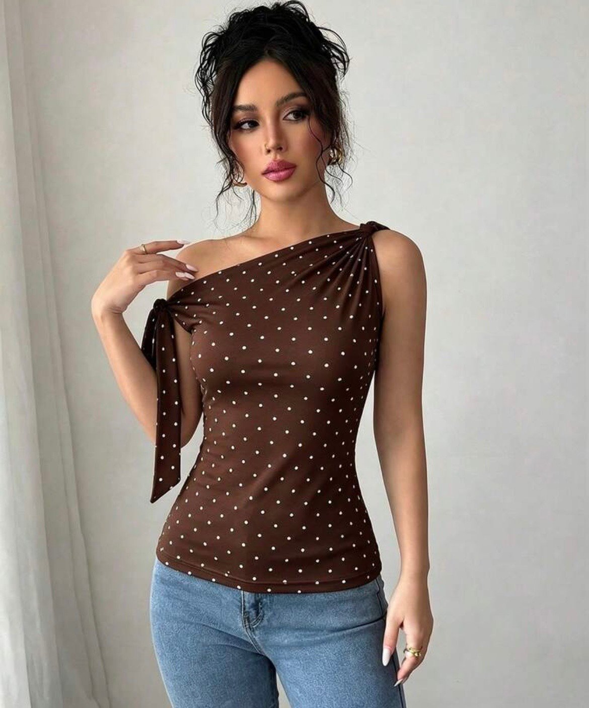 Camiseta café de punto nudo lateral